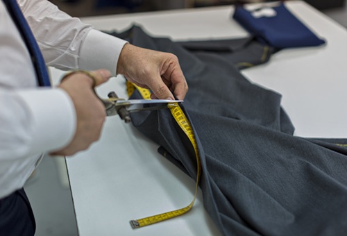 Manual fabric cutting for apparel production